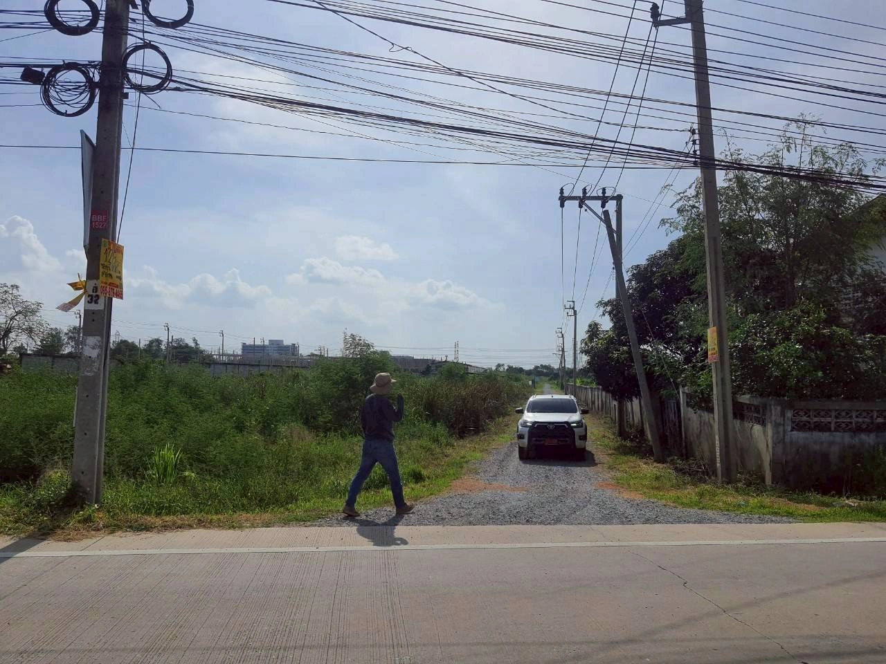 ขายด่วนที่ดินซอยวัดคลองตาคล้าย 128 ตรว ติดถนนสาธารณะ อ.ไทรน้อย จ.นนทบุรี