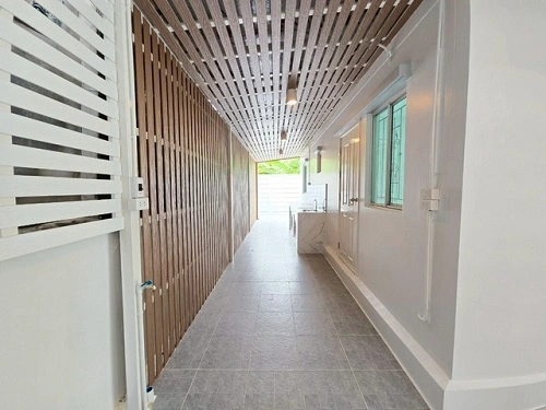 บ้านเดี่ยว พฤกษาวิลเลจ 35 บ้านรีโนเวทใหม่ หลังท้ายซอยเนื้อที่ 58 ตร.ว. ฟังก์ชั่นบ้าน 4 ห้องนอน 2 ห้องน้ำ สำหรับครอบครัวใหญ่ในทำเลคุณภาพ บ้านเดี่ยวรีโนเวทใหม่  ตอบโจทย์ทั้งความสะดวกสบายและคุณภาพชีวิต พร้อมเข้าอยู่ บนทำเลคลองหลวง คลอง 3