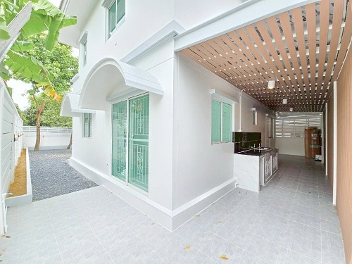 บ้านเดี่ยว พฤกษาวิลเลจ 35 บ้านรีโนเวทใหม่ หลังท้ายซอยเนื้อที่ 58 ตร.ว. ฟังก์ชั่นบ้าน 4 ห้องนอน 2 ห้องน้ำ สำหรับครอบครัวใหญ่ในทำเลคุณภาพ บ้านเดี่ยวรีโนเวทใหม่  ตอบโจทย์ทั้งความสะดวกสบายและคุณภาพชีวิต พร้อมเข้าอยู่ บนทำเลคลองหลวง คลอง 3