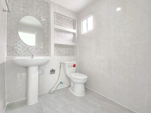 บ้านเดี่ยว พฤกษาวิลเลจ 35 บ้านรีโนเวทใหม่ หลังท้ายซอยเนื้อที่ 58 ตร.ว. ฟังก์ชั่นบ้าน 4 ห้องนอน 2 ห้องน้ำ สำหรับครอบครัวใหญ่ในทำเลคุณภาพ บ้านเดี่ยวรีโนเวทใหม่  ตอบโจทย์ทั้งความสะดวกสบายและคุณภาพชีวิต พร้อมเข้าอยู่ บนทำเลคลองหลวง คลอง 3