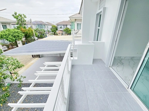 บ้านเดี่ยว พฤกษาวิลเลจ 35 บ้านรีโนเวทใหม่ หลังท้ายซอยเนื้อที่ 58 ตร.ว. ฟังก์ชั่นบ้าน 4 ห้องนอน 2 ห้องน้ำ สำหรับครอบครัวใหญ่ในทำเลคุณภาพ บ้านเดี่ยวรีโนเวทใหม่  ตอบโจทย์ทั้งความสะดวกสบายและคุณภาพชีวิต พร้อมเข้าอยู่ บนทำเลคลองหลวง คลอง 3