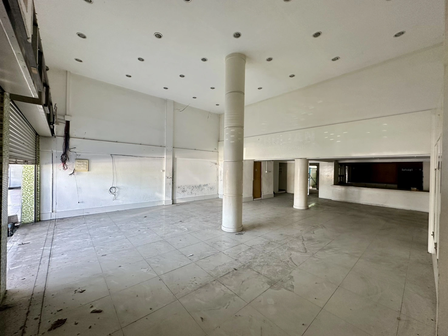 ขายอาคารพาณิชย์ 3.5 ชั้น 2 คูหา ขนาด 44 ตร.ว. ห่างจากถนนกาญจนาภิเษกเพียง 500 เมตร สภาพดี ทำเลค้าขายหรือทำโฮมออฟฟิศ ที่จอดรถสะดวก ใกล้ MRTสายสีม่วง