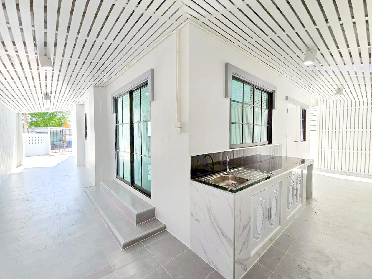 เสนากรีนวิลล์ บ้านแฝดพื้นที่เยอะ 40.3 ตร.ว. สภาพนางฟ้า ทำเลแหล่งของกิน คลอง 2 ใกล้เซียร์-ฟิวเจอร์-สนามบินดอนเมือง ใช้ชีวิตง่าย ส่วนตัวสูงเพราะหน้าบ้านไม่ติดใคร ตัดสินใจด่วน! บ้านรีโนเวทใหม่ทำเลใกล้รถไฟฟ้ามักไปไว นัดดูวันนี้โทรเลย