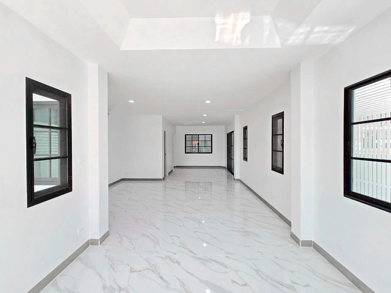 เสนากรีนวิลล์ บ้านแฝดพื้นที่เยอะ 40.3 ตร.ว. สภาพนางฟ้า ทำเลแหล่งของกิน คลอง 2 ใกล้เซียร์-ฟิวเจอร์-สนามบินดอนเมือง ใช้ชีวิตง่าย ส่วนตัวสูงเพราะหน้าบ้านไม่ติดใคร ตัดสินใจด่วน! บ้านรีโนเวทใหม่ทำเลใกล้รถไฟฟ้ามักไปไว นัดดูวันนี้โทรเลย