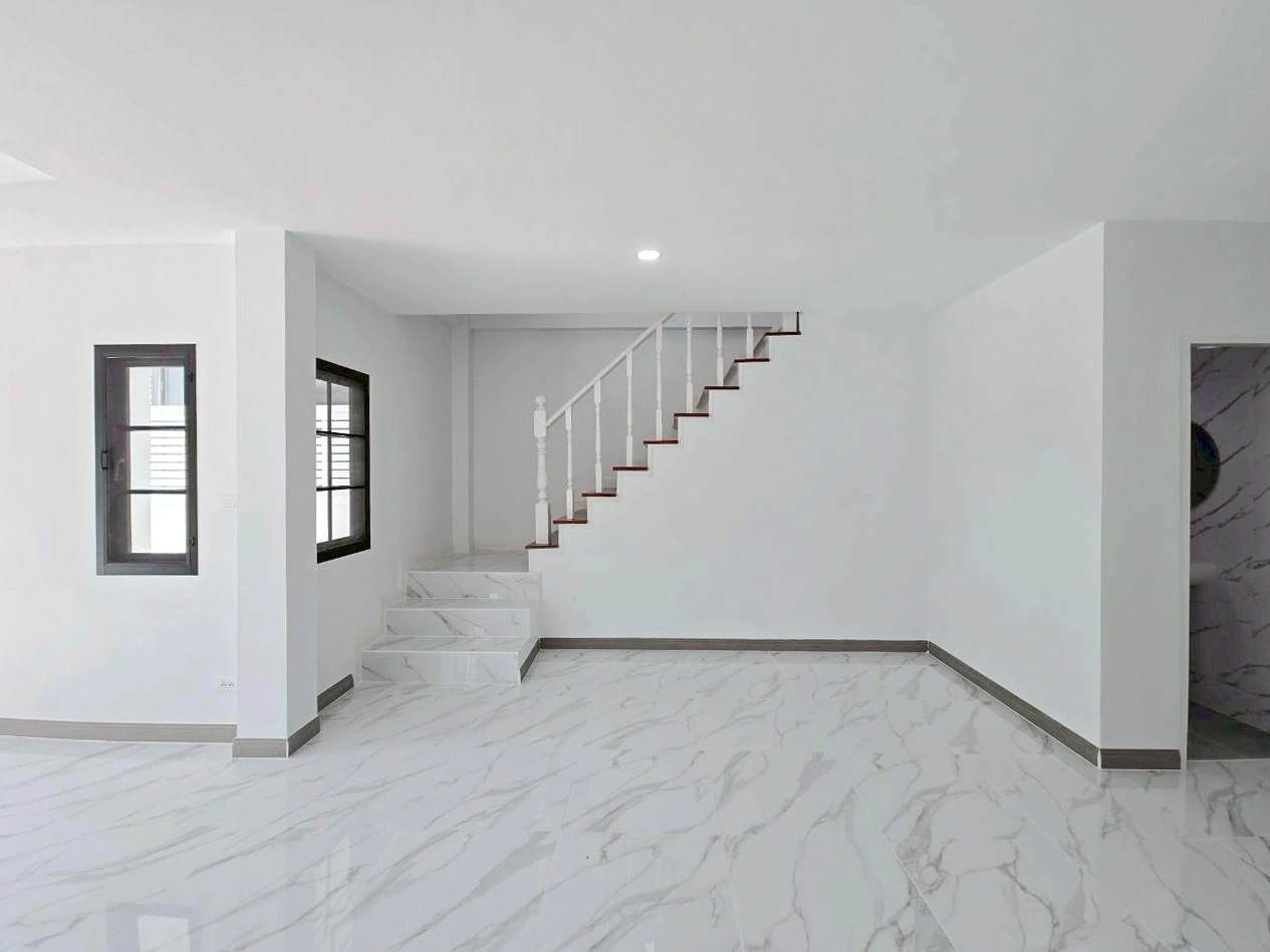 เสนากรีนวิลล์ บ้านแฝดพื้นที่เยอะ 40.3 ตร.ว. สภาพนางฟ้า ทำเลแหล่งของกิน คลอง 2 ใกล้เซียร์-ฟิวเจอร์-สนามบินดอนเมือง ใช้ชีวิตง่าย ส่วนตัวสูงเพราะหน้าบ้านไม่ติดใคร ตัดสินใจด่วน! บ้านรีโนเวทใหม่ทำเลใกล้รถไฟฟ้ามักไปไว นัดดูวันนี้โทรเลย