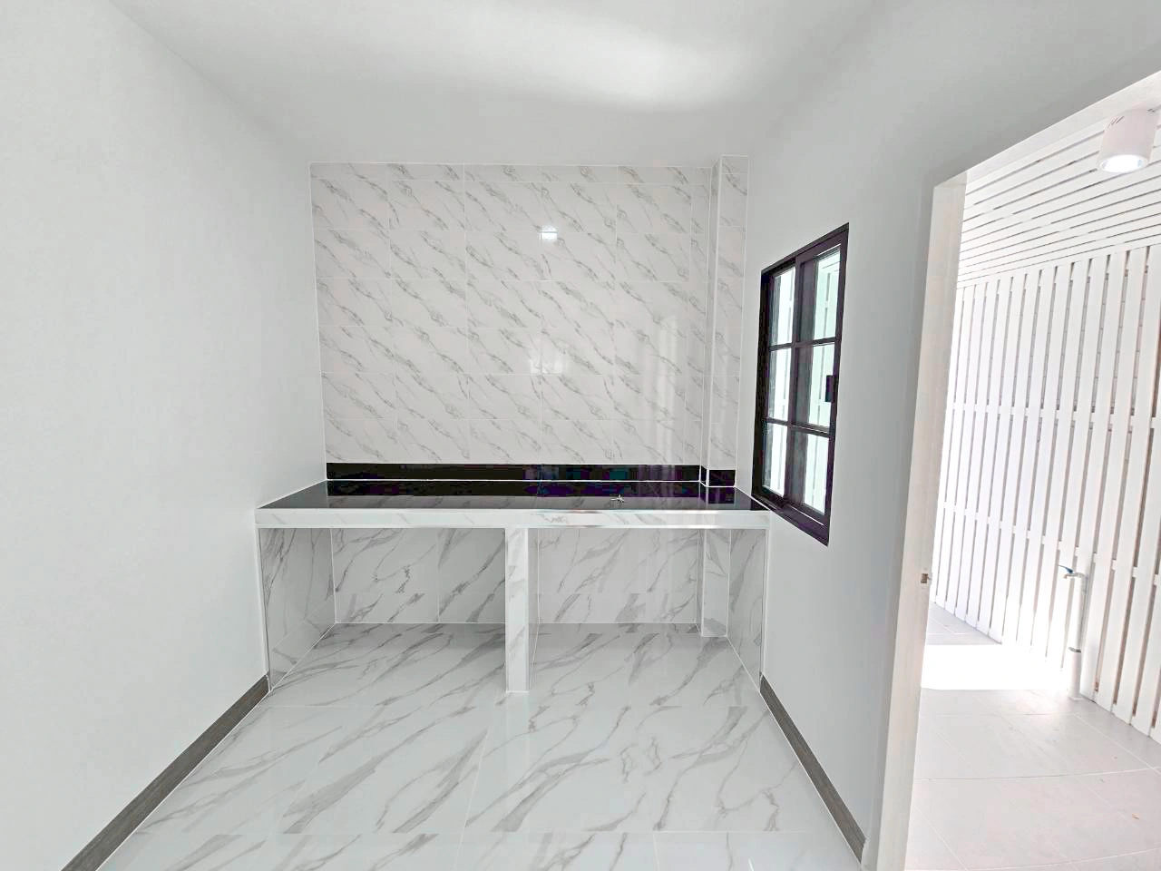 เสนากรีนวิลล์ บ้านแฝดพื้นที่เยอะ 40.3 ตร.ว. สภาพนางฟ้า ทำเลแหล่งของกิน คลอง 2 ใกล้เซียร์-ฟิวเจอร์-สนามบินดอนเมือง ใช้ชีวิตง่าย ส่วนตัวสูงเพราะหน้าบ้านไม่ติดใคร ตัดสินใจด่วน! บ้านรีโนเวทใหม่ทำเลใกล้รถไฟฟ้ามักไปไว นัดดูวันนี้โทรเลย