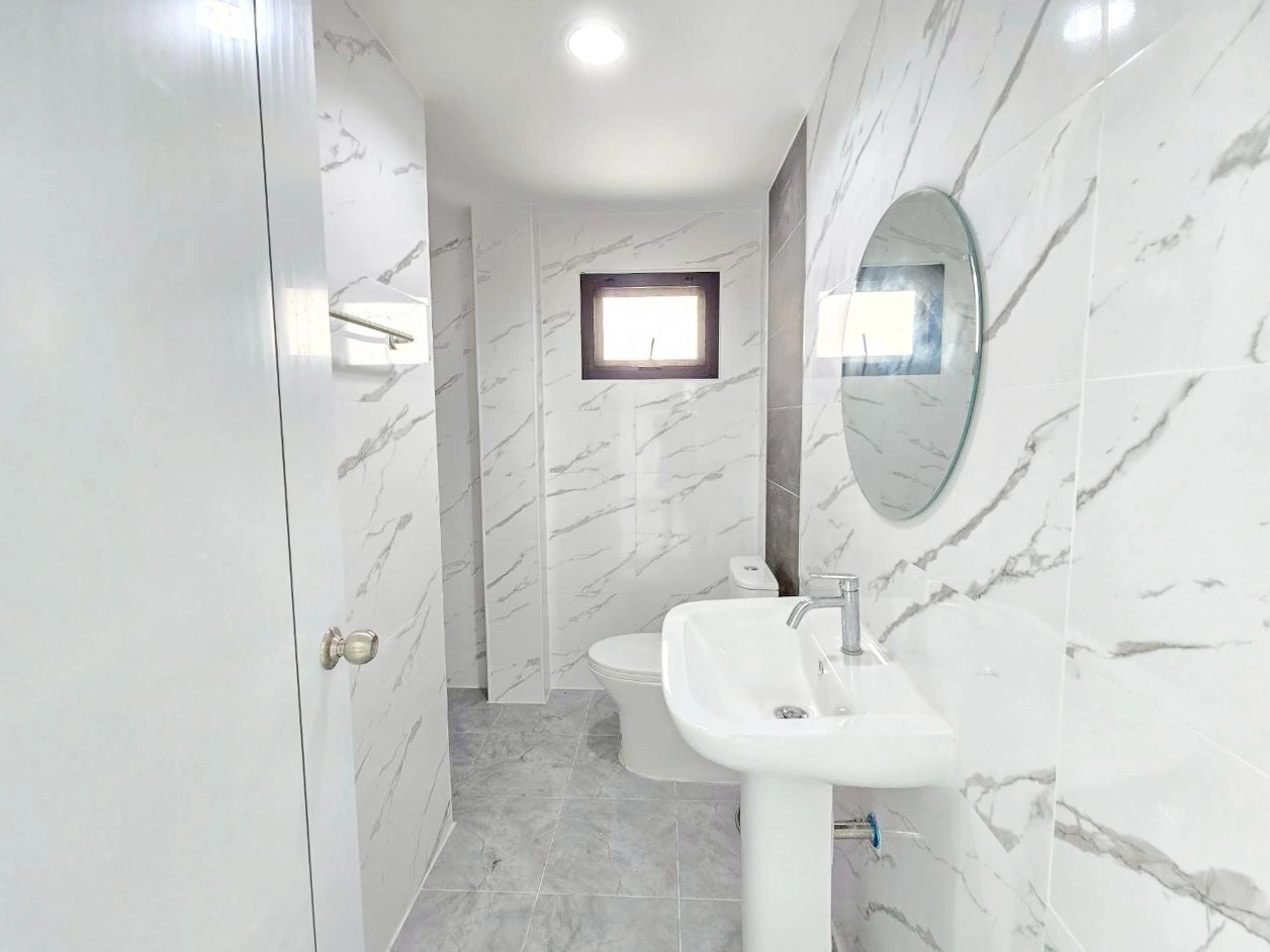 เสนากรีนวิลล์ บ้านแฝดพื้นที่เยอะ 40.3 ตร.ว. สภาพนางฟ้า ทำเลแหล่งของกิน คลอง 2 ใกล้เซียร์-ฟิวเจอร์-สนามบินดอนเมือง ใช้ชีวิตง่าย ส่วนตัวสูงเพราะหน้าบ้านไม่ติดใคร ตัดสินใจด่วน! บ้านรีโนเวทใหม่ทำเลใกล้รถไฟฟ้ามักไปไว นัดดูวันนี้โทรเลย