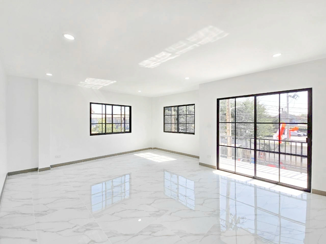 เสนากรีนวิลล์ บ้านแฝดพื้นที่เยอะ 40.3 ตร.ว. สภาพนางฟ้า ทำเลแหล่งของกิน คลอง 2 ใกล้เซียร์-ฟิวเจอร์-สนามบินดอนเมือง ใช้ชีวิตง่าย ส่วนตัวสูงเพราะหน้าบ้านไม่ติดใคร ตัดสินใจด่วน! บ้านรีโนเวทใหม่ทำเลใกล้รถไฟฟ้ามักไปไว นัดดูวันนี้โทรเลย