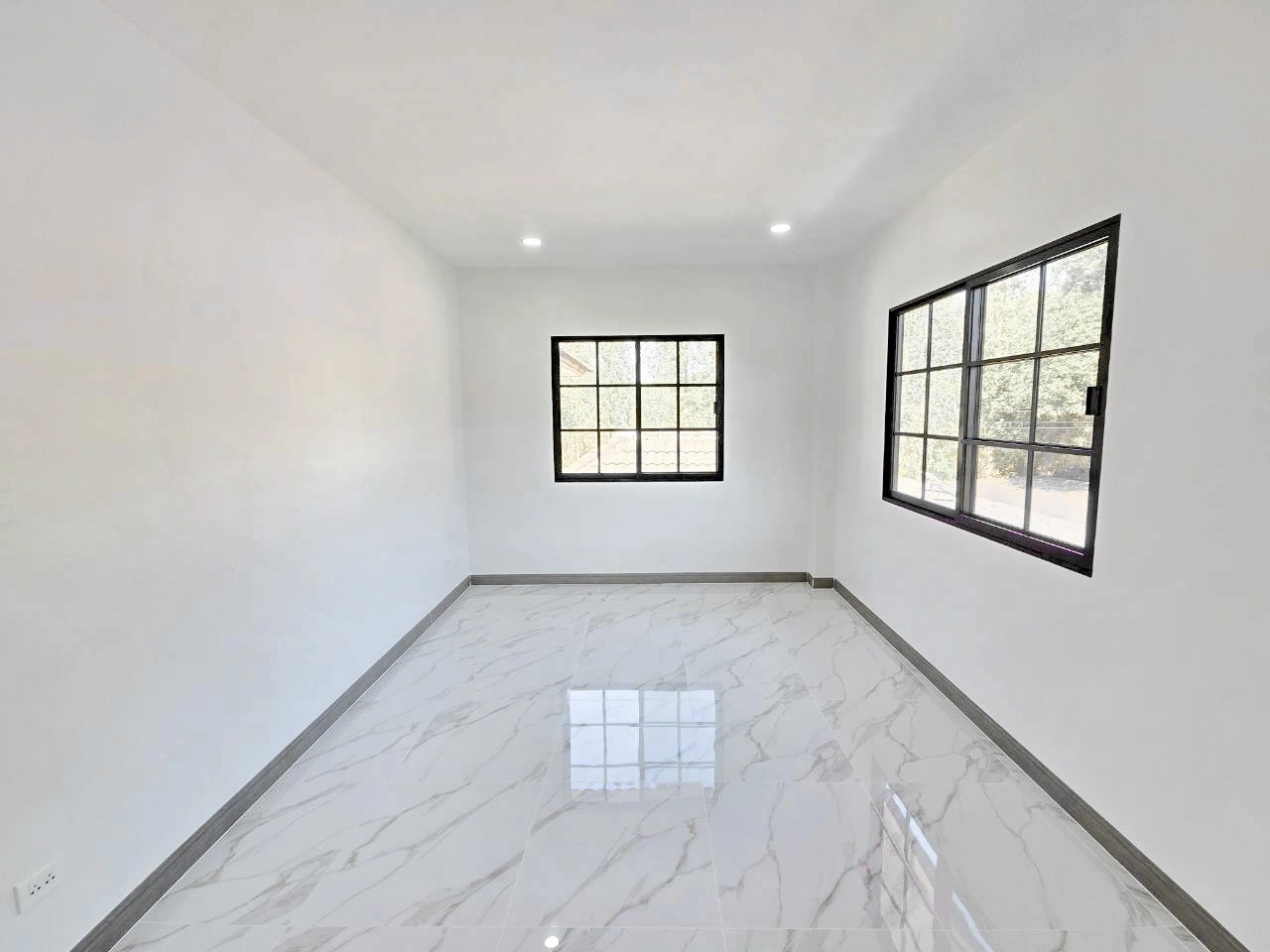 เสนากรีนวิลล์ บ้านแฝดพื้นที่เยอะ 40.3 ตร.ว. สภาพนางฟ้า ทำเลแหล่งของกิน คลอง 2 ใกล้เซียร์-ฟิวเจอร์-สนามบินดอนเมือง ใช้ชีวิตง่าย ส่วนตัวสูงเพราะหน้าบ้านไม่ติดใคร ตัดสินใจด่วน! บ้านรีโนเวทใหม่ทำเลใกล้รถไฟฟ้ามักไปไว นัดดูวันนี้โทรเลย