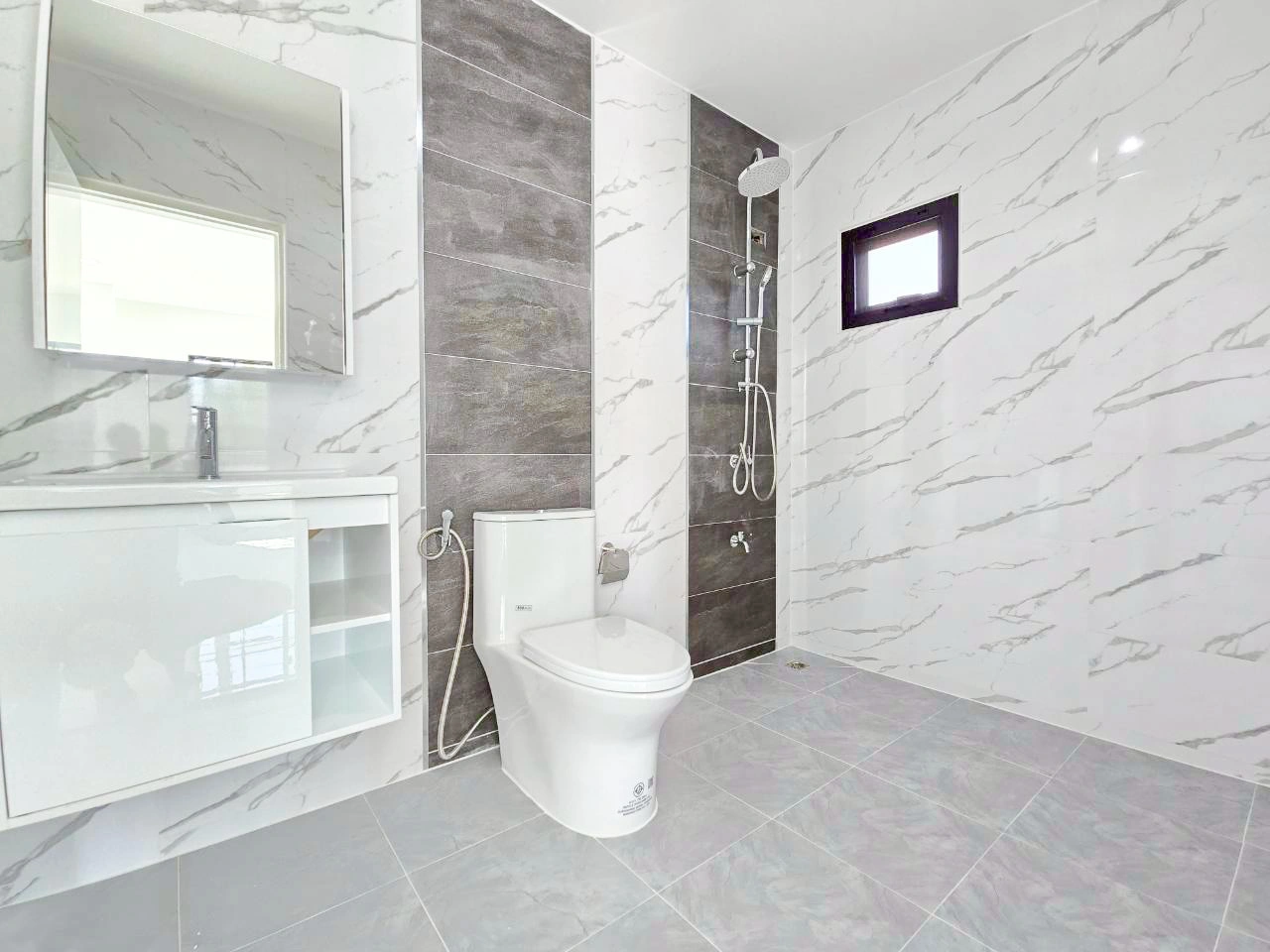 เสนากรีนวิลล์ บ้านแฝดพื้นที่เยอะ 40.3 ตร.ว. สภาพนางฟ้า ทำเลแหล่งของกิน คลอง 2 ใกล้เซียร์-ฟิวเจอร์-สนามบินดอนเมือง ใช้ชีวิตง่าย ส่วนตัวสูงเพราะหน้าบ้านไม่ติดใคร ตัดสินใจด่วน! บ้านรีโนเวทใหม่ทำเลใกล้รถไฟฟ้ามักไปไว นัดดูวันนี้โทรเลย