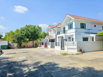 เสนากรีนวิลล์ บ้านแฝดพื้นที่เยอะ 40.3 ตร.ว. สภาพนางฟ้า ทำเลแหล่งของกิน คลอง 2 ใกล้เซียร์-ฟิวเจอร์-สนามบินดอนเมือง ใช้ชีวิตง่าย ส่วนตัวสูงเพราะหน้าบ้านไม่ติดใคร ตัดสินใจด่วน! บ้านรีโนเวทใหม่ทำเลใกล้รถไฟฟ้ามักไปไว นัดดูวันนี้โทรเลย