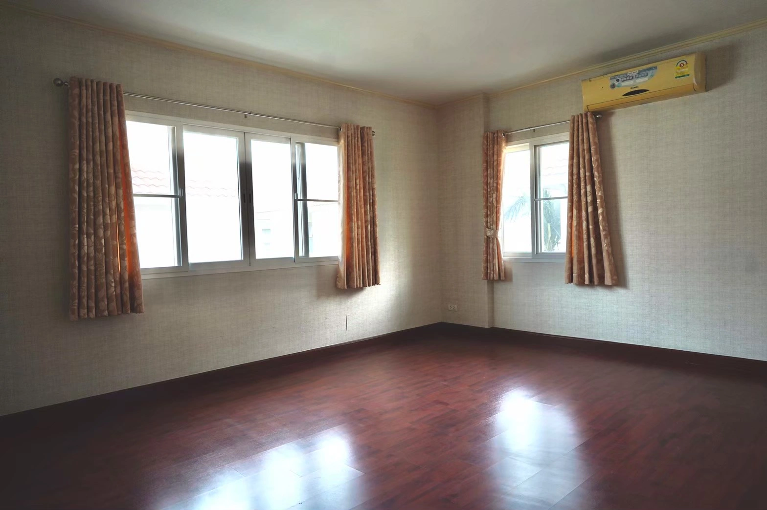 บ้านเดี่ยวศุภาลัย วิลล์ (หลักสี่-ดอนเมือง) 3 ห้องนอน 3 ห้องน้ำ 2 ที่จอด 2 โถงอเนกประสงค์ และห้องแม่บ้าน