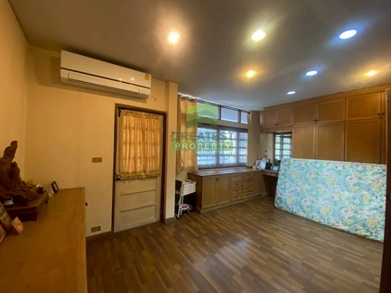 ขายที่ดิน พร้อมสิ่งปลูกสร้าง บ้านเดี่ยว 2 ชั้น ซอยสุขุมวิท64 เนื้อที่ 249 ตร.ว ทำเลศักยภาพ ใกล้ BTSปุณณวิถี ทางด่วน เหมาะพักอาศัย โฮมออฟฟิศ