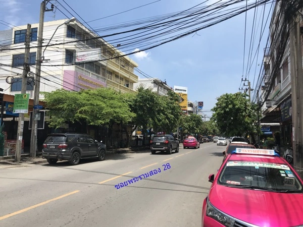 ขายที่ดิน ถนนพระราม2 ซอย28 แยก22 เขตจอมทอง กทม. พร้อมสิ่งปลูกสร้าง เป็นพื้นที่สีส้ม ขนาด 8 ไร่ 1 งาน 85 ตร.ว. โทร. 0814018666