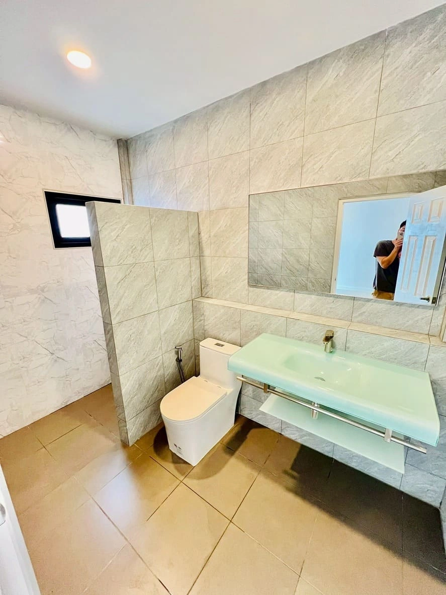 ขายทาวน์เฮ้าส์ นนทบุรี -สนามบินน้ำ พร้อมอยู่ ทำใหม่ทั้งหลัง ไม่ต้องเข้าซอยไปลึก ใกล้ สถานีรถไฟฟ้า สนามบินน้ำ