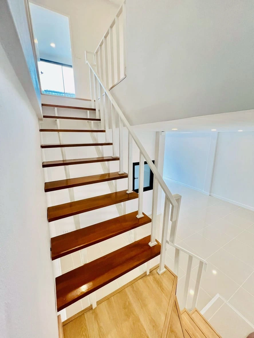 ขายทาวน์เฮ้าส์ นนทบุรี -สนามบินน้ำ พร้อมอยู่ ทำใหม่ทั้งหลัง ไม่ต้องเข้าซอยไปลึก ใกล้ สถานีรถไฟฟ้า สนามบินน้ำ