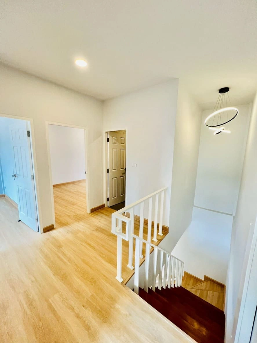 ขายทาวน์เฮ้าส์ นนทบุรี -สนามบินน้ำ พร้อมอยู่ ทำใหม่ทั้งหลัง ไม่ต้องเข้าซอยไปลึก ใกล้ สถานีรถไฟฟ้า สนามบินน้ำ