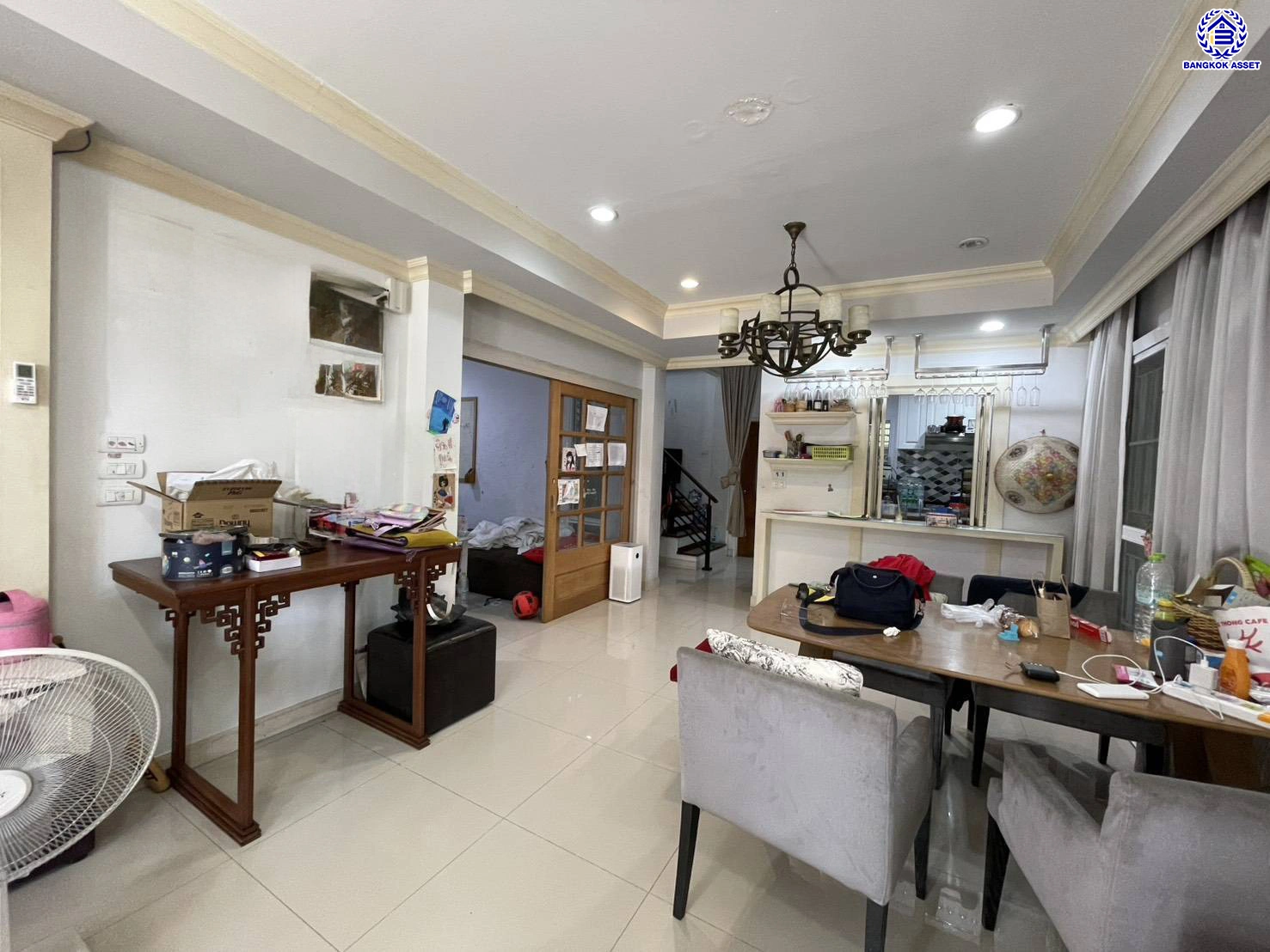 บ้านมือสองนนทบุรี โครงการ เทรนดี้ ธารา บางใหญ่ หลังมุม เนื้อที่ 72.1 ตร.ว. พื้นที่ใช้สอย 180 ตร.ม. ฟังก์ชัน 3 ห้องนอน 3 ห้องน้ำ จอดรถได้ 2 คัน ตอบโจทย์ทุกความต้องการของผู้อยู่อาศัย เชื่อมต่อหลายเส้นทาง ใกล้รถไฟฟ้าสายสีม่วง "สถานีคลองบางไผ่"