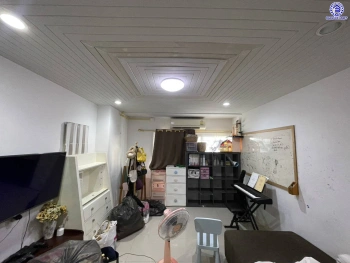 บ้านมือสองนนทบุรี โครงการ เทรนดี้ ธารา บางใหญ่ หลังมุม เนื้อที่ 72.1 ตร.ว. พื้นที่ใช้สอย 180 ตร.ม. ฟังก์ชัน 3 ห้องนอน 3 ห้องน้ำ จอดรถได้ 2 คัน ตอบโจทย์ทุกความต้องการของผู้อยู่อาศัย เชื่อมต่อหลายเส้นทาง ใกล้รถไฟฟ้าสายสีม่วง "สถานีคลองบางไผ่"