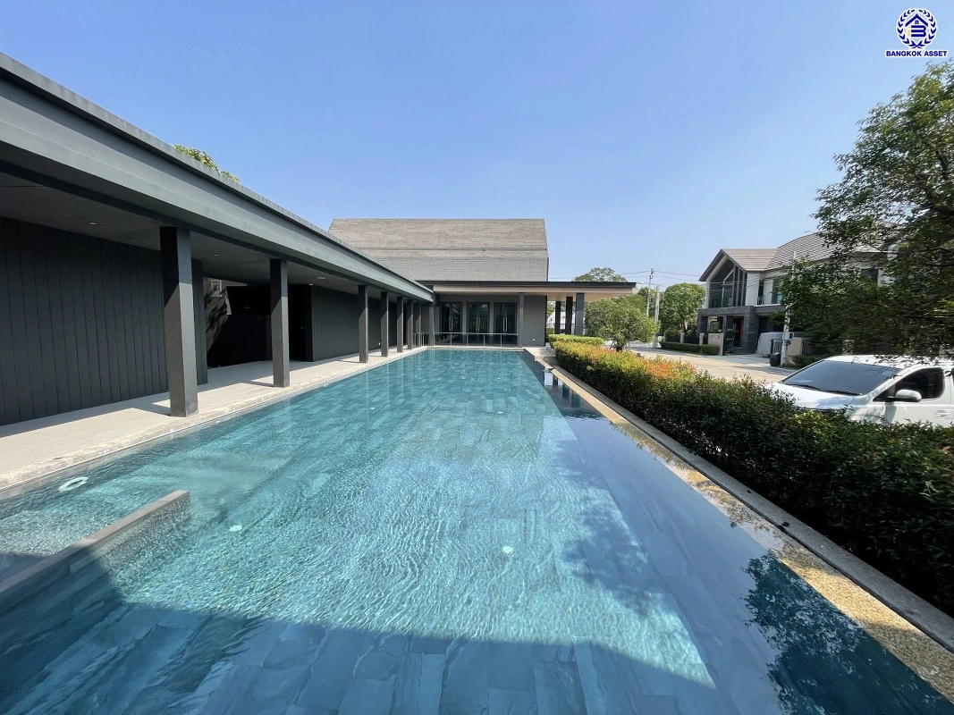 บ้านเดี่ยวมือสอง โครงการ บางกอก บูเลอวาร์ด พระราม9 เนื้อที่กว้าง 53.9 ตร.ว. พื้นที่ใช้สอย 270 ตร.ม. ฟังก์ชัน 3 ห้องนอน 4 ห้องน้ำ 2 ที่จอดรถ ภายในสภาพดีเยี่ยม พร้อมอยู่ เชื่อมต่อหลายเส้นทาง ใกล้รถไฟฟ้าสายสีส้ม "สถานีน้อมเกล้า" และจุดขึ้นทางหลวงพิเศษหมายเลข9