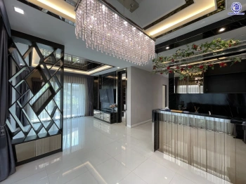 บ้านเดี่ยวมือสอง โครงการ บางกอก บูเลอวาร์ด พระราม9 เนื้อที่กว้าง 53.9 ตร.ว. พื้นที่ใช้สอย 270 ตร.ม. ฟังก์ชัน 3 ห้องนอน 4 ห้องน้ำ 2 ที่จอดรถ ภายในสภาพดีเยี่ยม พร้อมอยู่ เชื่อมต่อหลายเส้นทาง ใกล้รถไฟฟ้าสายสีส้ม "สถานีน้อมเกล้า" และจุดขึ้นทางหลวงพิเศษหมายเลข9