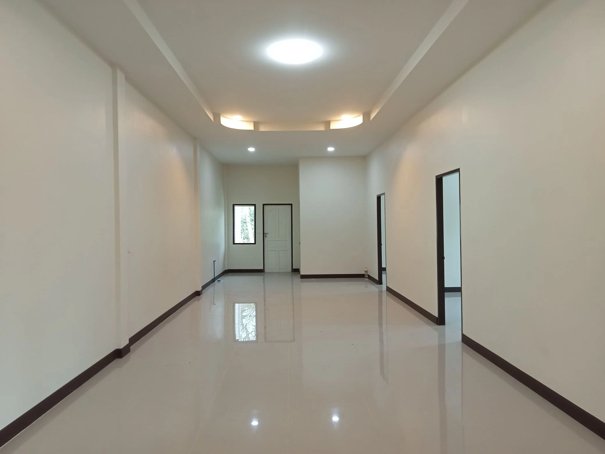 อาคารพาณิชย์พร้อมที่อยู่อาศัย ทำเลดี! 2เลขที่ ติดถนน ใกล้สี่แยกบางคล้า ฉะเชิงเทรา