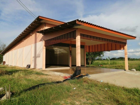 อาคารพาณิชย์พร้อมที่อยู่อาศัย ทำเลดี! 2เลขที่ ติดถนน ใกล้สี่แยกบางคล้า ฉะเชิงเทรา