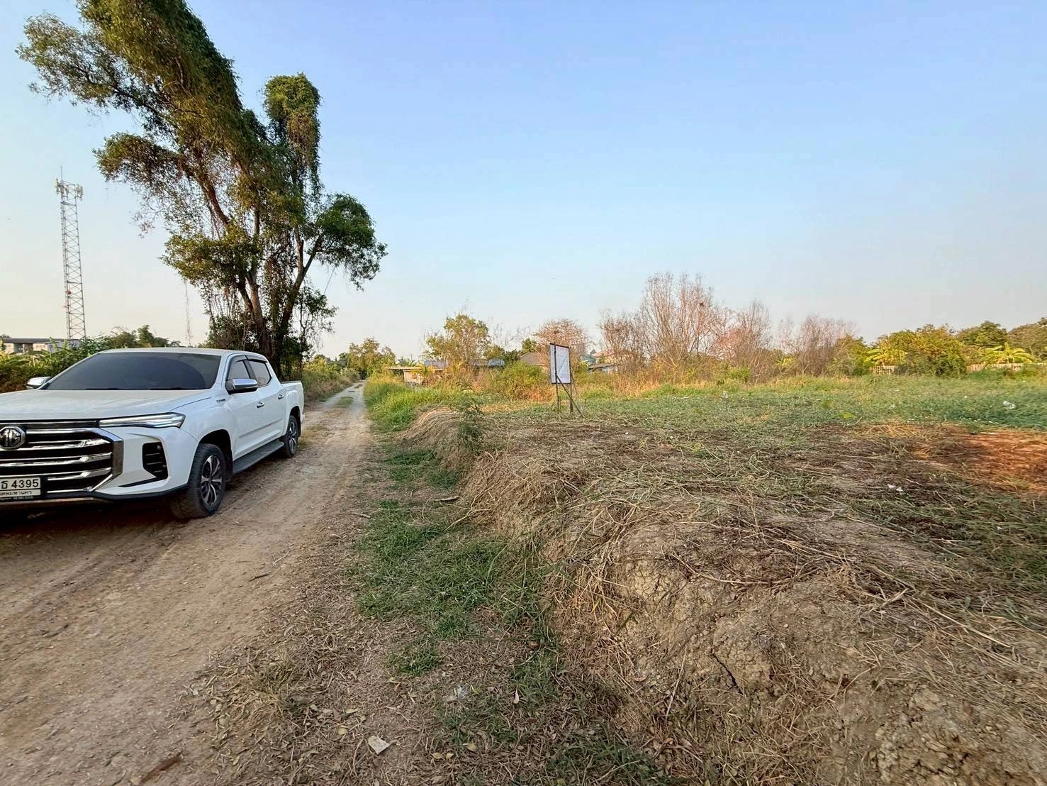 ขายด่วนที่ดินตรงข้ามซีพีแรม(สนง.ใหญ่) 200 ตรว ถมสูงกว่าถนน อ.ลาดหลุมแก้ว จ.ปทุมธานี