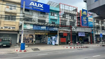 ขายตึกแถว 3 ชั้น 2 คูหา ติดถนนใหญ่รามอินทรา ติดรถไฟฟ้าสายสีชมพู สถานีบางชัน พื้นที่ 48 ตรว. ราคาถูกที่สุดในย่านนั้น เพียงแค่ 8 ล้านบาทเท่านั้น