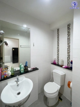 ทาวน์เฮ้าส์มือสอง 3 ชั้น โครงการ เดอะเมทโทร รามคำแหง-วงแหวน เนื้อที่ 18.8 ตร.ว. พื้นที่ใช้สอย 120 ตร.ม. ฟังก์ชัน 3 ห้องนอน 3 ห้องน้ำ จอดรถได้ 2 คัน ตั้งบนทำเลดี เชื่อมต่อหลายเส้นทาง ใกล้รถไฟฟ้าสายสีส้ม "สถานีน้อมเกล้า" ทางด่วน "ทางหลวงพิเศษหมายเลข 9"