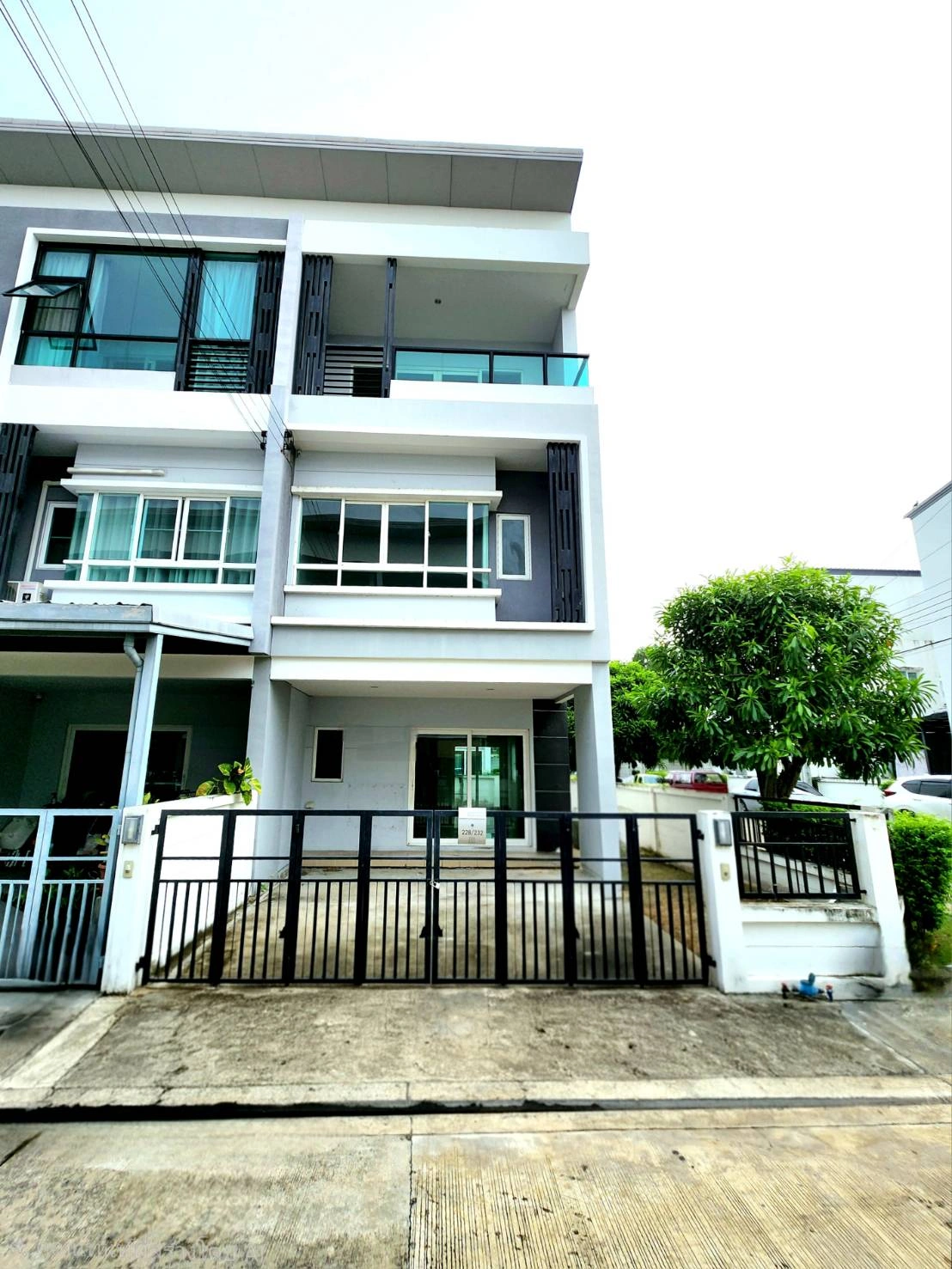 ขายถูก! ทาวน์โฮม 3ชั้น  หลังมุม : เดอะริคโค้ ทาวน์ วัชรพล  ซ.ร่วมมิตรพัฒนา(ห้าแยกวัชรพล)  แขวงท่าแร้ง  เขตบางเขน  กรุงเทพ 10220