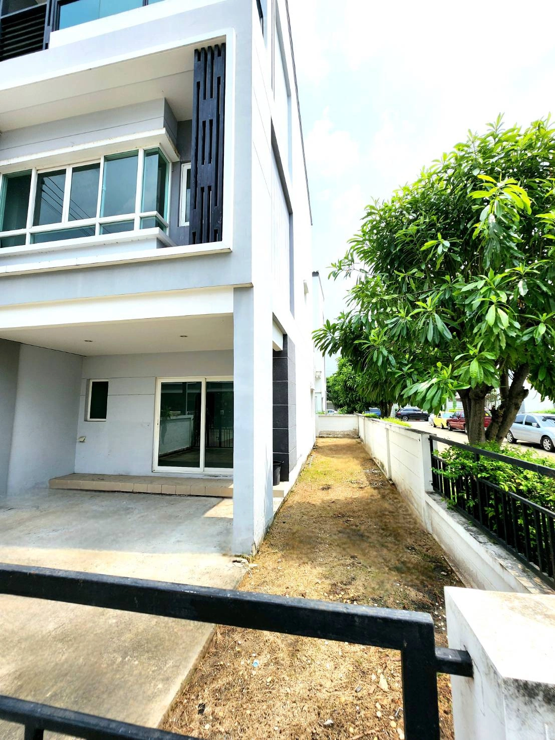 ขายถูก! ทาวน์โฮม 3ชั้น  หลังมุม : เดอะริคโค้ ทาวน์ วัชรพล  ซ.ร่วมมิตรพัฒนา(ห้าแยกวัชรพล)  แขวงท่าแร้ง  เขตบางเขน  กรุงเทพ 10220