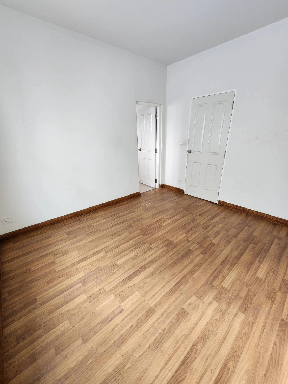 ขายถูก! ทาวน์โฮม 3ชั้น  หลังมุม : เดอะริคโค้ ทาวน์ วัชรพล  ซ.ร่วมมิตรพัฒนา(ห้าแยกวัชรพล)  แขวงท่าแร้ง  เขตบางเขน  กรุงเทพ 10220