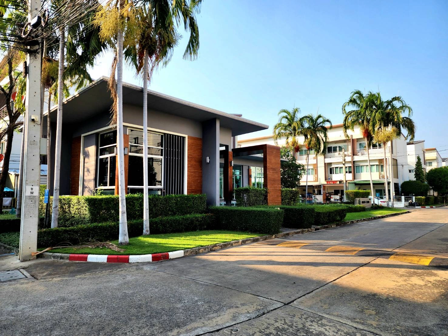 ขายถูก! ทาวน์โฮม 3ชั้น  หลังมุม : เดอะริคโค้ ทาวน์ วัชรพล  ซ.ร่วมมิตรพัฒนา(ห้าแยกวัชรพล)  แขวงท่าแร้ง  เขตบางเขน  กรุงเทพ 10220