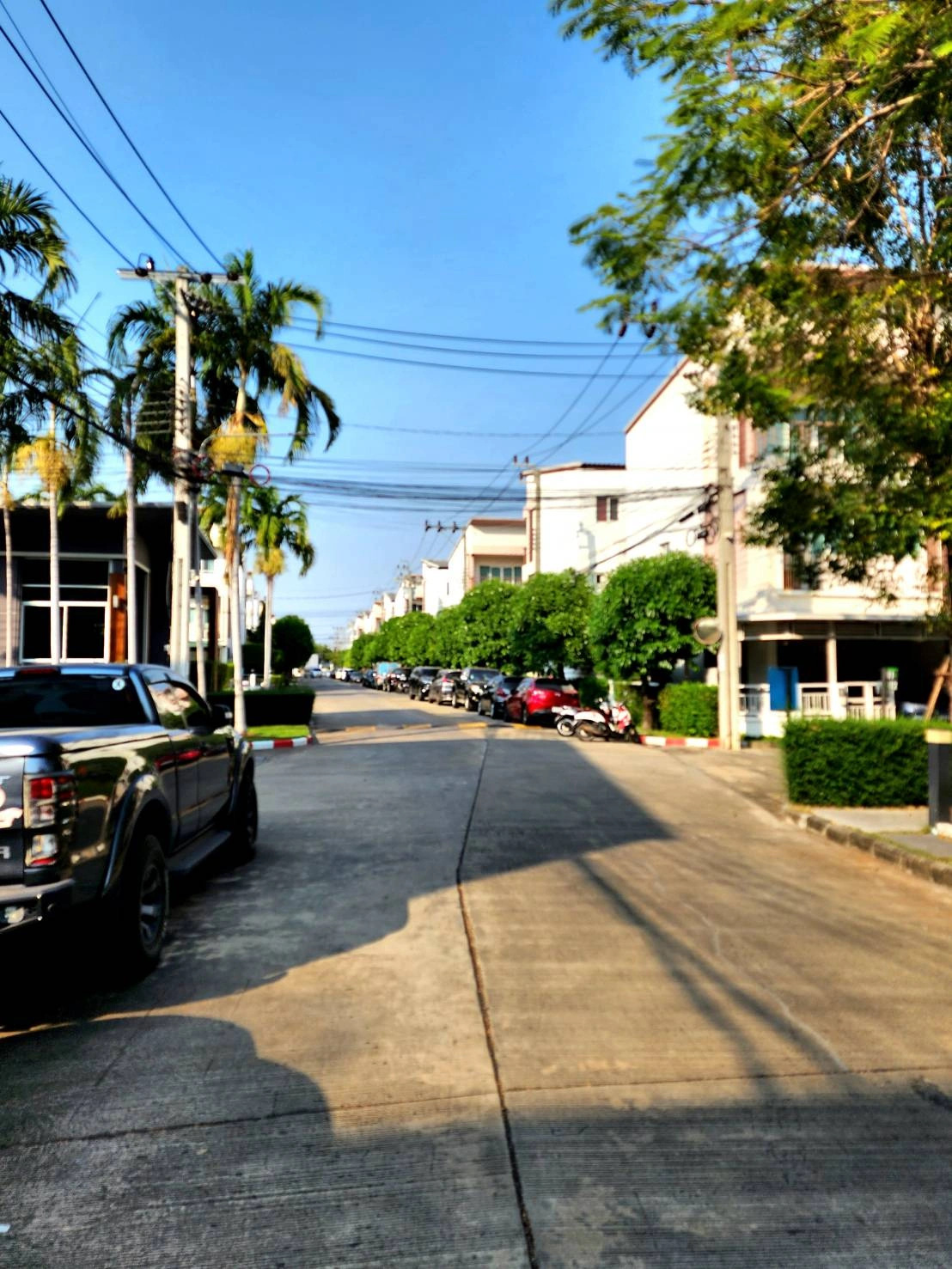 ขายถูก! ทาวน์โฮม 3ชั้น  หลังมุม : เดอะริคโค้ ทาวน์ วัชรพล  ซ.ร่วมมิตรพัฒนา(ห้าแยกวัชรพล)  แขวงท่าแร้ง  เขตบางเขน  กรุงเทพ 10220