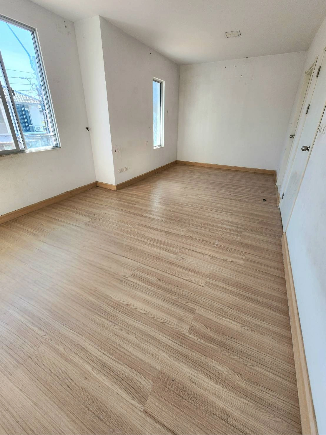 ขายทาวน์เฮ้าส์ 2ชั้น ทำเลดี :  หมู่บ้านพฤกษาวิลล์ 89 รามอินทรา-วงแหวน ซอยกาญจนาภิเษก6/1(ออกคู้บอน 27แยก10 ได้) ใกล้ห้างแฟชั่นไอร์แลนด์ แขวงท่าแร้ง เขตบางเขน  กรุงเทพ  10220