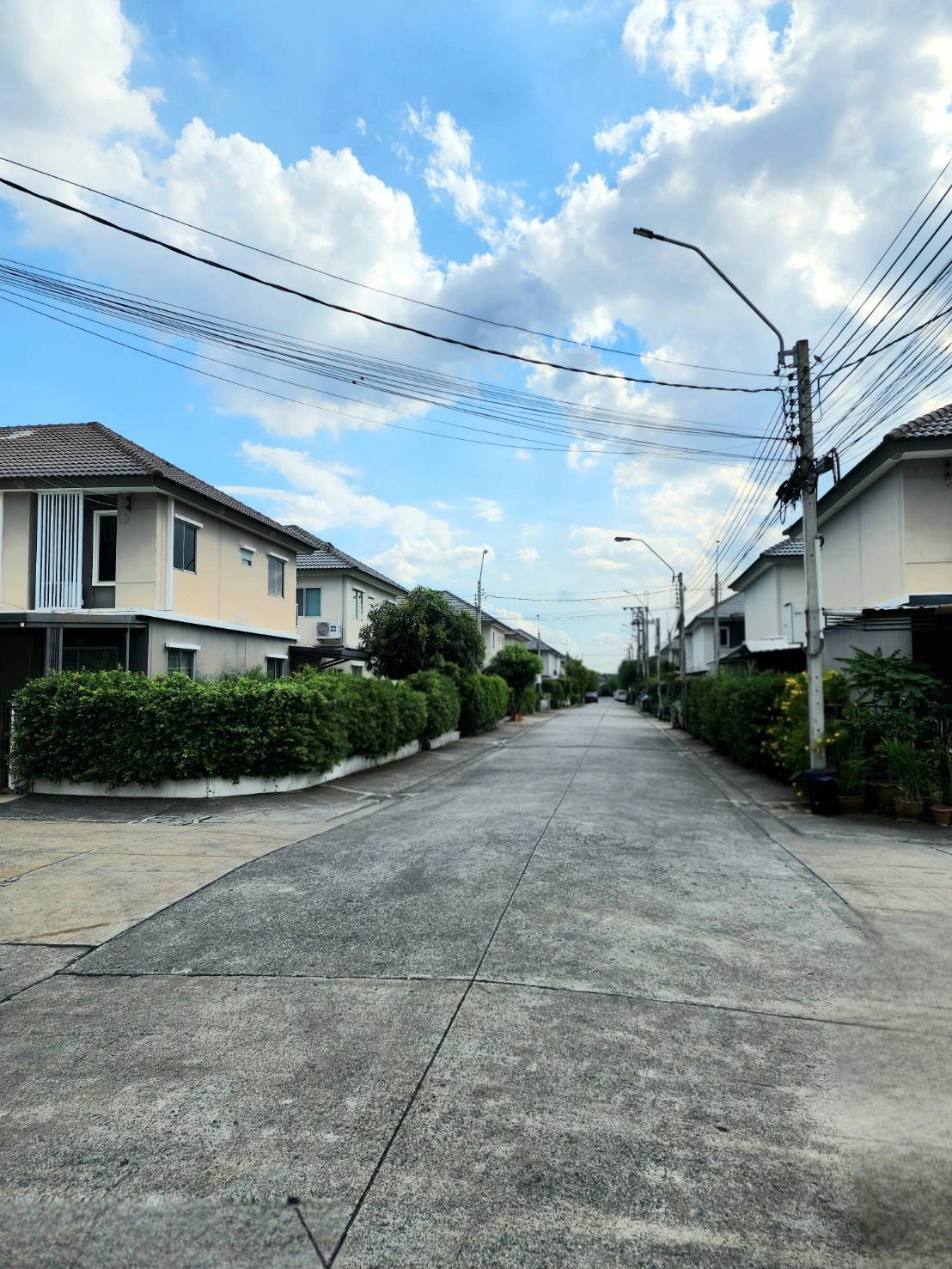 ขายทาวน์เฮ้าส์ 2ชั้น ทำเลดี :  หมู่บ้านพฤกษาวิลล์ 89 รามอินทรา-วงแหวน ซอยกาญจนาภิเษก6/1(ออกคู้บอน 27แยก10 ได้) ใกล้ห้างแฟชั่นไอร์แลนด์ แขวงท่าแร้ง เขตบางเขน  กรุงเทพ  10220