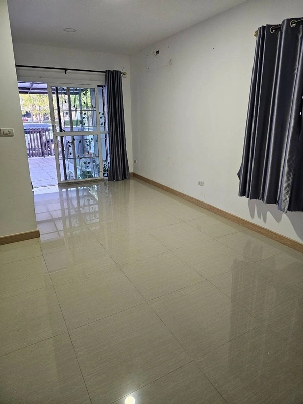 ขายด่วน บ้านทาวเฮ้าส์ หมู่บ้านศิวาลัย บางสมัคร บางปะกง ฉะเชิงเทรา สภาพใหม่ เนื้อที่ 42 ตรว. โทร 0632359638