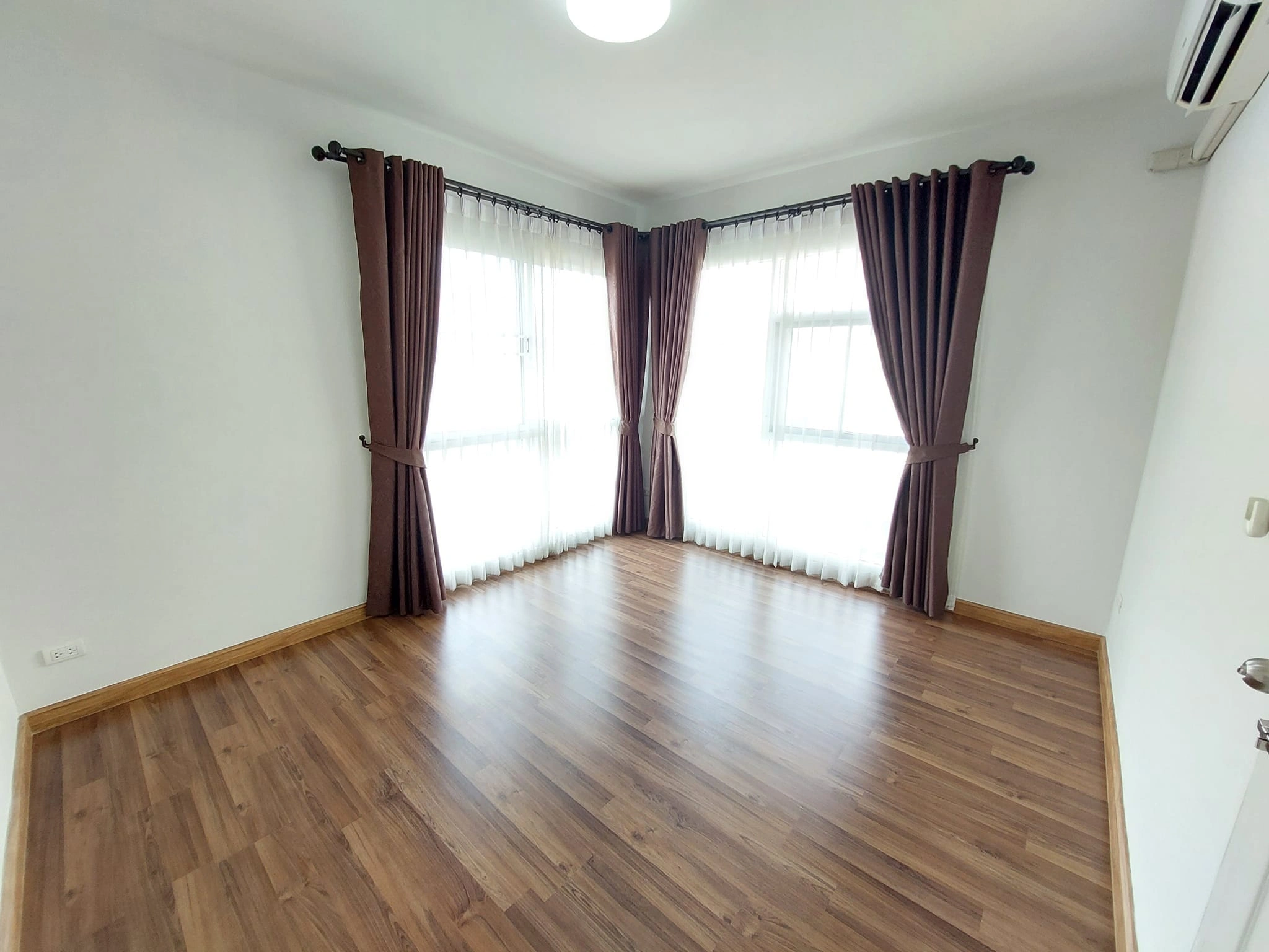 ขายบ้านเดี่ยว 2 ขั้น หมู่บ้านอลิชา (สุขสวัสดิ์-ประชาอุทิศ) ซอยประชาอุทิศ 131 เจ้าของขายเอง