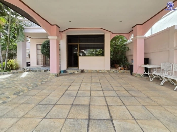 บ้านมือสอง โครงการ พงษ์ศิริชัย พุทธมณฑลสาย3 เนื้อที่ 51 ตร.ว. พื้นที่ใช้สอยถึง 178 ตร.ม. ฟังก์ชันจัดเต็ม 3 ห้องนอน 2 ห้องน้ำ จอดรถได้ 2 คน บนทำเลเชื่อมต่อเมืองอย่างรวดเร็ว ใกล้ทางคู่ขนานลอยฟ้าบรมราชชนนี ทางด่วน "กาญจนาภิเษก" ม.มหิดล และเซ็นทรัล ปิ่นเกล้า