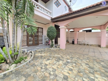 บ้านมือสอง โครงการ พงษ์ศิริชัย พุทธมณฑลสาย3 เนื้อที่ 51 ตร.ว. พื้นที่ใช้สอยถึง 178 ตร.ม. ฟังก์ชันจัดเต็ม 3 ห้องนอน 2 ห้องน้ำ จอดรถได้ 2 คน บนทำเลเชื่อมต่อเมืองอย่างรวดเร็ว ใกล้ทางคู่ขนานลอยฟ้าบรมราชชนนี ทางด่วน "กาญจนาภิเษก" ม.มหิดล และเซ็นทรัล ปิ่นเกล้า