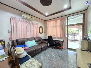 บ้านมือสอง โครงการ พงษ์ศิริชัย พุทธมณฑลสาย3 เนื้อที่ 51 ตร.ว. พื้นที่ใช้สอยถึง 178 ตร.ม. ฟังก์ชันจัดเต็ม 3 ห้องนอน 2 ห้องน้ำ จอดรถได้ 2 คน บนทำเลเชื่อมต่อเมืองอย่างรวดเร็ว ใกล้ทางคู่ขนานลอยฟ้าบรมราชชนนี ทางด่วน "กาญจนาภิเษก" ม.มหิดล และเซ็นทรัล ปิ่นเกล้า