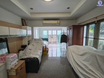 บ้านมือสอง ซอยติวานนท์ 18 แยก 3/8 เนื้อที่ 125 ตร.ว. พื้นที่ใช้สอย 233 ตร.ม. ฟังก์ชัน 3 ห้องนอน 4 ห้องน้ำ 1 ห้องแม่บ้าน จอดรถได้ 4 คัน บ้านสวย พร้อมเข้าอยู่ แถมฟรี เครื่องปรับอากาศ และเครื่องทำน้ำอุ่น เชื่อมต่อหลายเส้นทาง ใกล้ทางด่วน "ศรีรัช" และรถไฟฟ้าสายสีม่วง "สถานีกระทรวงสาธารณสุข"