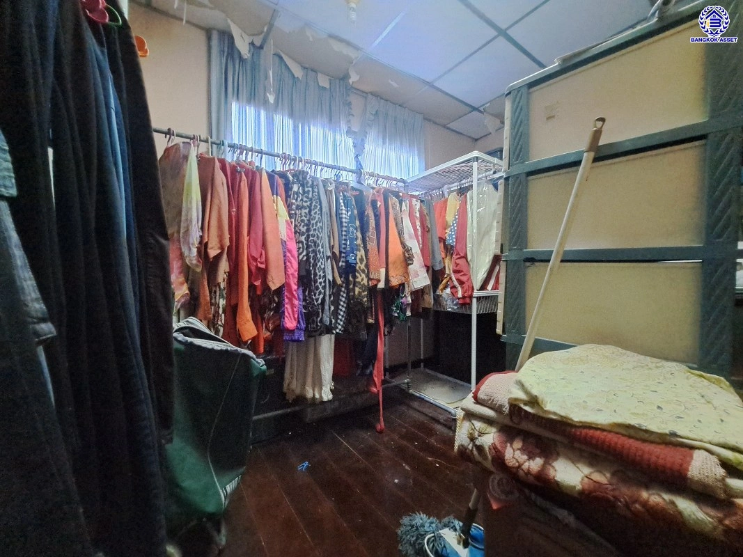 บ้านมือสอง โครงการ ผาสุขนิเวศน์ งามวงศ์วาน18 เนื้อที่ 71 ตร.ว. พื้นที่ใช้สอยถึง 240 ตร.ม. ฟังก์ชันจัดเต็ม 4 ห้องนอน 3 ห้องน้ำ จอดรถได้ 2 คน บนทำเลเชื่อมต่อเมืองอย่างรวดเร็ว ใกล้รถไฟฟ้าสายสีม่วง "สถานีสนามบินน้ำ" ทางด่วน "งามวงศ์วาน" และเดอะมอลล์งามวงศ์วาน