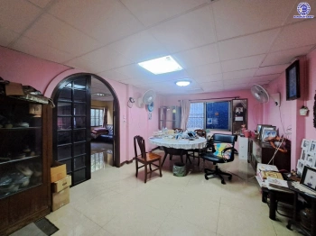 บ้านมือสอง โครงการ ผาสุขนิเวศน์ งามวงศ์วาน18 เนื้อที่ 71 ตร.ว. พื้นที่ใช้สอยถึง 240 ตร.ม. ฟังก์ชันจัดเต็ม 4 ห้องนอน 3 ห้องน้ำ จอดรถได้ 2 คน บนทำเลเชื่อมต่อเมืองอย่างรวดเร็ว ใกล้รถไฟฟ้าสายสีม่วง "สถานีสนามบินน้ำ" ทางด่วน "งามวงศ์วาน" และเดอะมอลล์งามวงศ์วาน