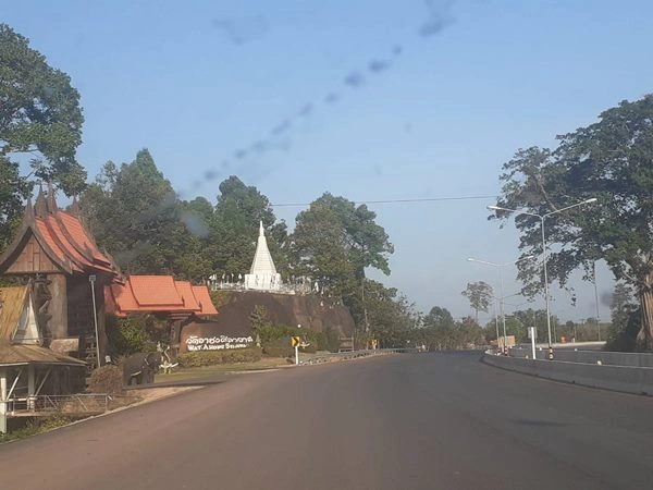 ขายที่ดินด่วนๆ ลดราคา 15 ไร่ ไคสี เมืองบึงกาฬ ใกล้สะพานมิตรภาพ ไทย-ลาว อยู่ติด ถ.ชยางกูร ติดทางเข้าวัดอาฮงศิลาวาส โทร 0632897879