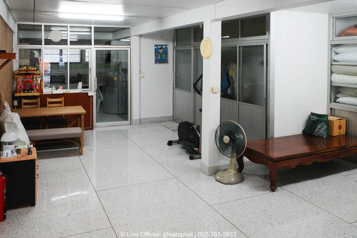 ทาวน์เฮ้าส์ 2 ชั้น 21 ตร.ว. 3 ห้องนอน 2 ห้องน้ำ ซอยวงศ์สว่าง 15 แถมแอร์และเฟอร์นิเจอร์ ใกล้บิ๊กซี วงศ์สว่าง และรถไฟฟ้าสายสีม่วง