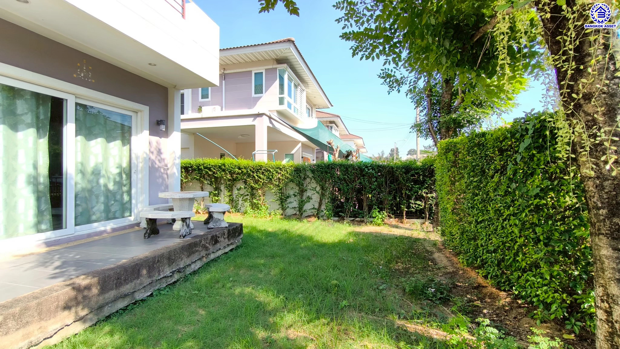 บ้านมือสอง โครงการ ศุภาลัย การ์เด้นท์วิลล์ เนื้อที่ 63.2 ตร.ว. พื้นที่ใช้สอยถึง 150 ตร.ม. ฟังก์ชันจัดเต็ม 3 ห้องนอน 3 ห้องน้ำ จอดรถได้ 2 คน บนทำเลเชื่อมต่อเมืองอย่างรวดเร็ว ใกล้Airport link ลาดกระบัง ทางด่วน "บูรพาวิถี"