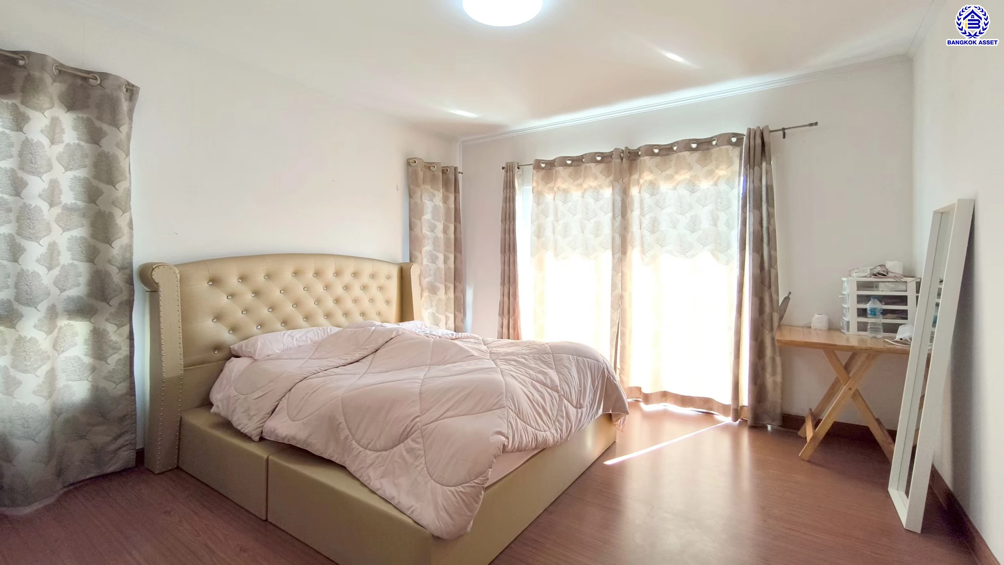 บ้านมือสอง โครงการ ศุภาลัย การ์เด้นท์วิลล์ เนื้อที่ 63.2 ตร.ว. พื้นที่ใช้สอยถึง 150 ตร.ม. ฟังก์ชันจัดเต็ม 3 ห้องนอน 3 ห้องน้ำ จอดรถได้ 2 คน บนทำเลเชื่อมต่อเมืองอย่างรวดเร็ว ใกล้Airport link ลาดกระบัง ทางด่วน "บูรพาวิถี"