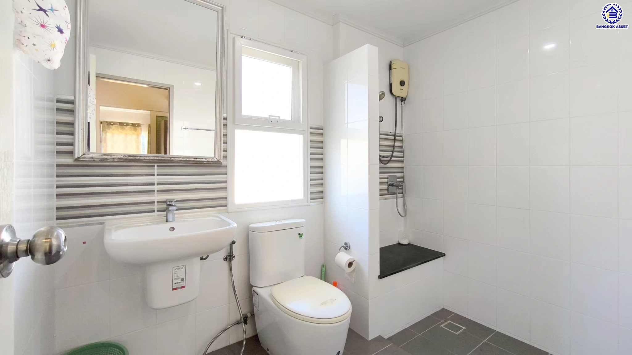 บ้านมือสอง โครงการ ศุภาลัย การ์เด้นท์วิลล์ เนื้อที่ 63.2 ตร.ว. พื้นที่ใช้สอยถึง 150 ตร.ม. ฟังก์ชันจัดเต็ม 3 ห้องนอน 3 ห้องน้ำ จอดรถได้ 2 คน บนทำเลเชื่อมต่อเมืองอย่างรวดเร็ว ใกล้Airport link ลาดกระบัง ทางด่วน "บูรพาวิถี"